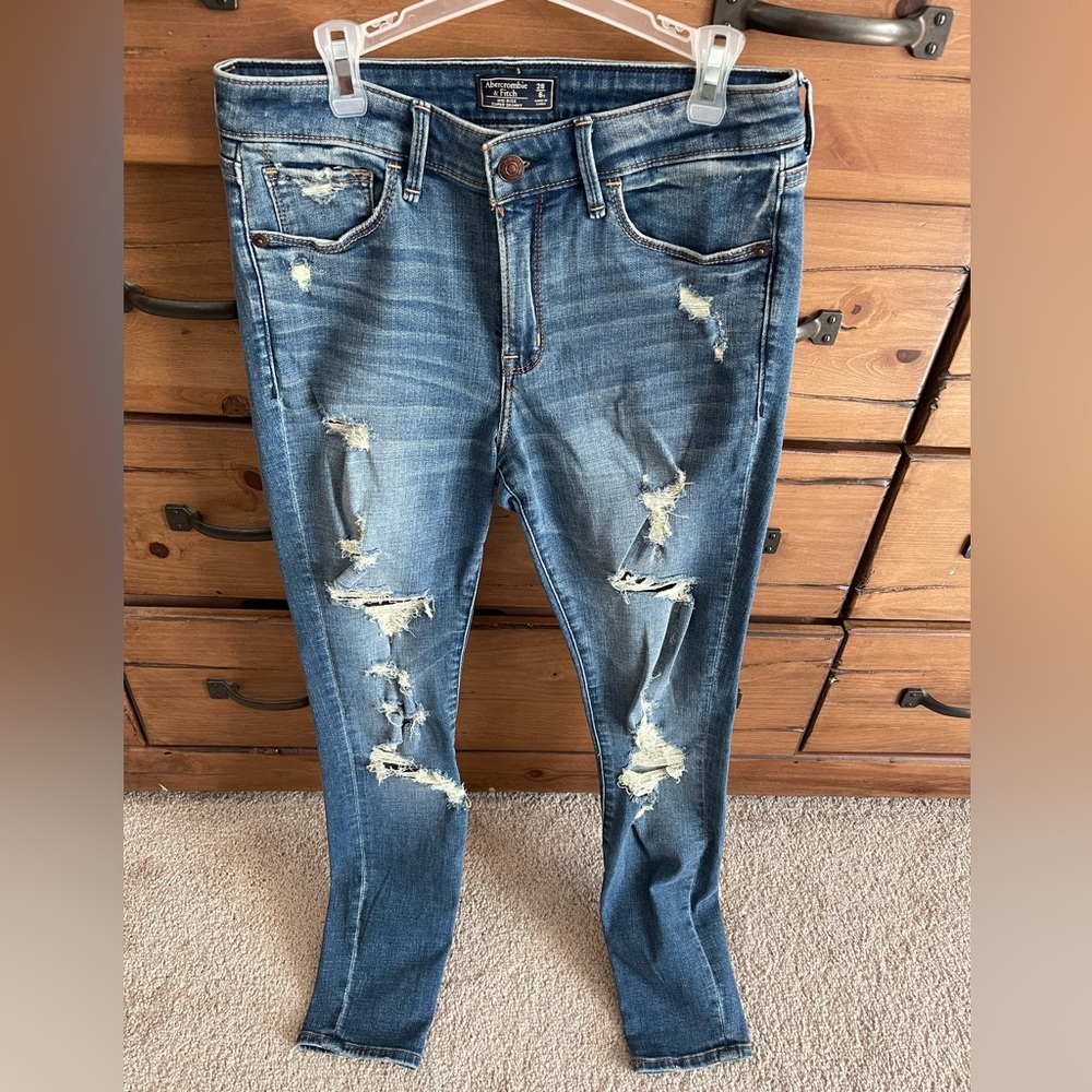 Abercrombie Mid Rise Super Skinny jeans size 6S